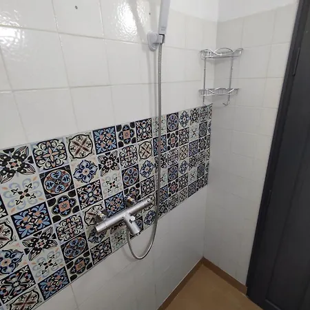 фамилия 100м от морето в Ράβντα