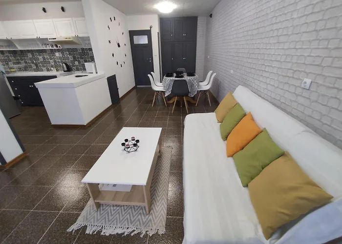 фамилия 100м от морето в Апартаменты