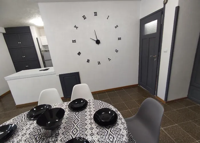 Апартаменты фамилия 100м от морето в