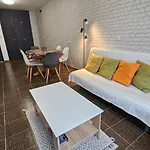 фамилия 100м от морето в *
