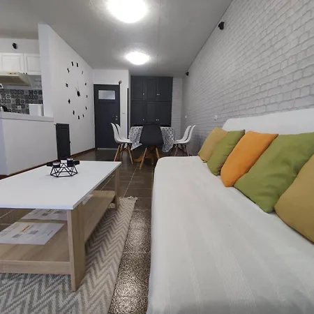 фамилия 100м от морето в Apartmán Ravda