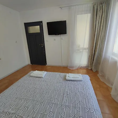 Appartamento фамилия 100м от морето в Ravda