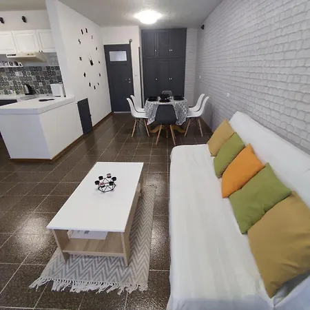 фамилия 100м от морето в Apartmán