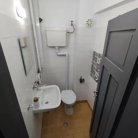 фамилия 100м от морето в Apartment Ravda