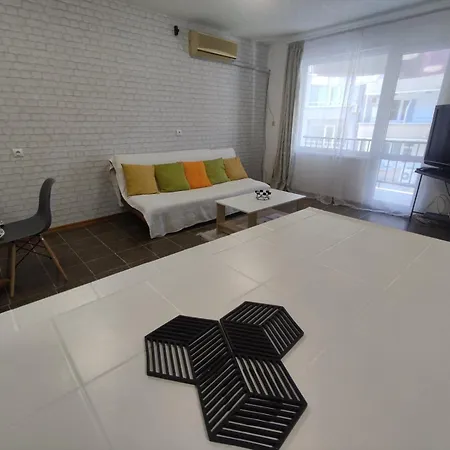 фамилия 100м от морето в Apartmán