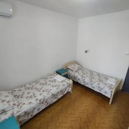 фамилия 100м от морето в Appartamento Ravda