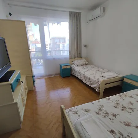 Appartamento фамилия 100м от морето в Ravda