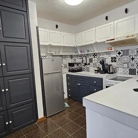 Apartman фамилия 100м от морето в *