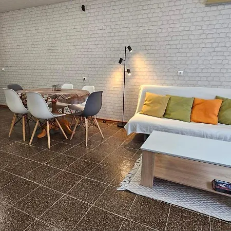 Lejlighed фамилия 100м от морето в Ravda
