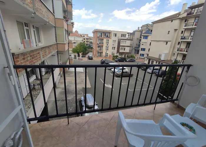 아파트 фамилия 100м от морето в *