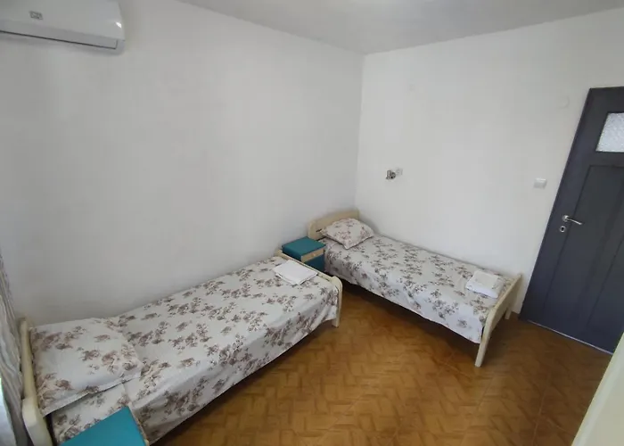 фамилия 100м от морето в 아파트 라브다